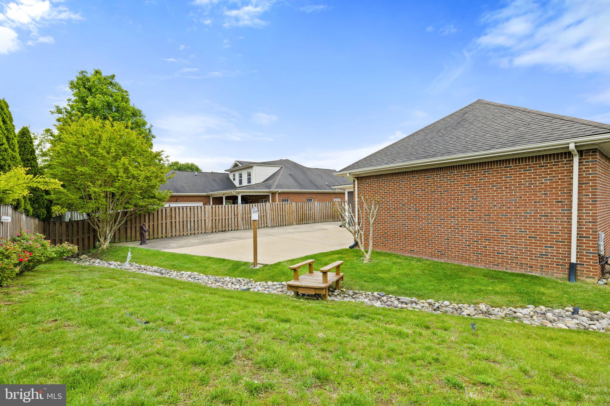CARRIAGE HOUSE CHASE - Residential