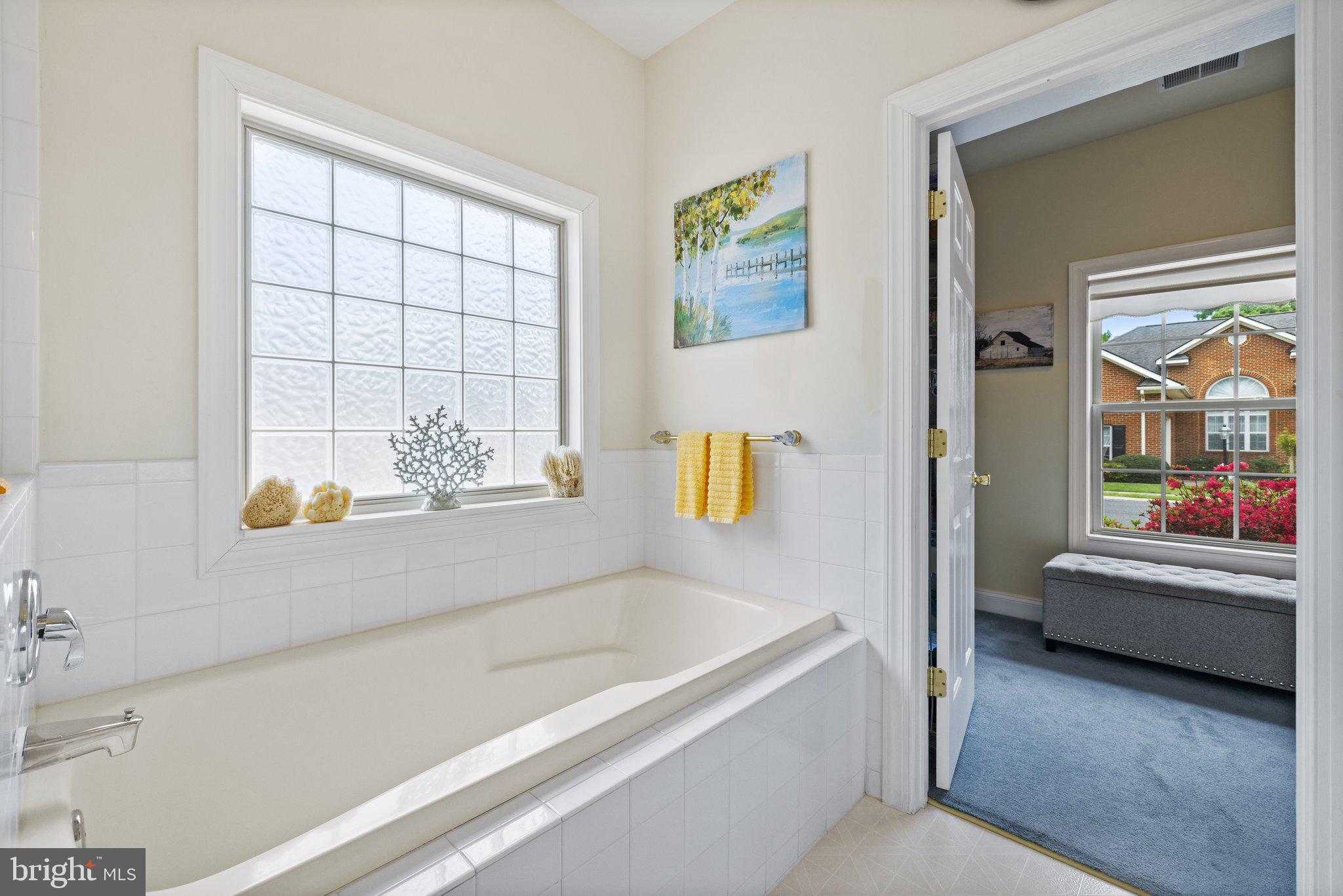 CARRIAGE HOUSE CHASE - Residential