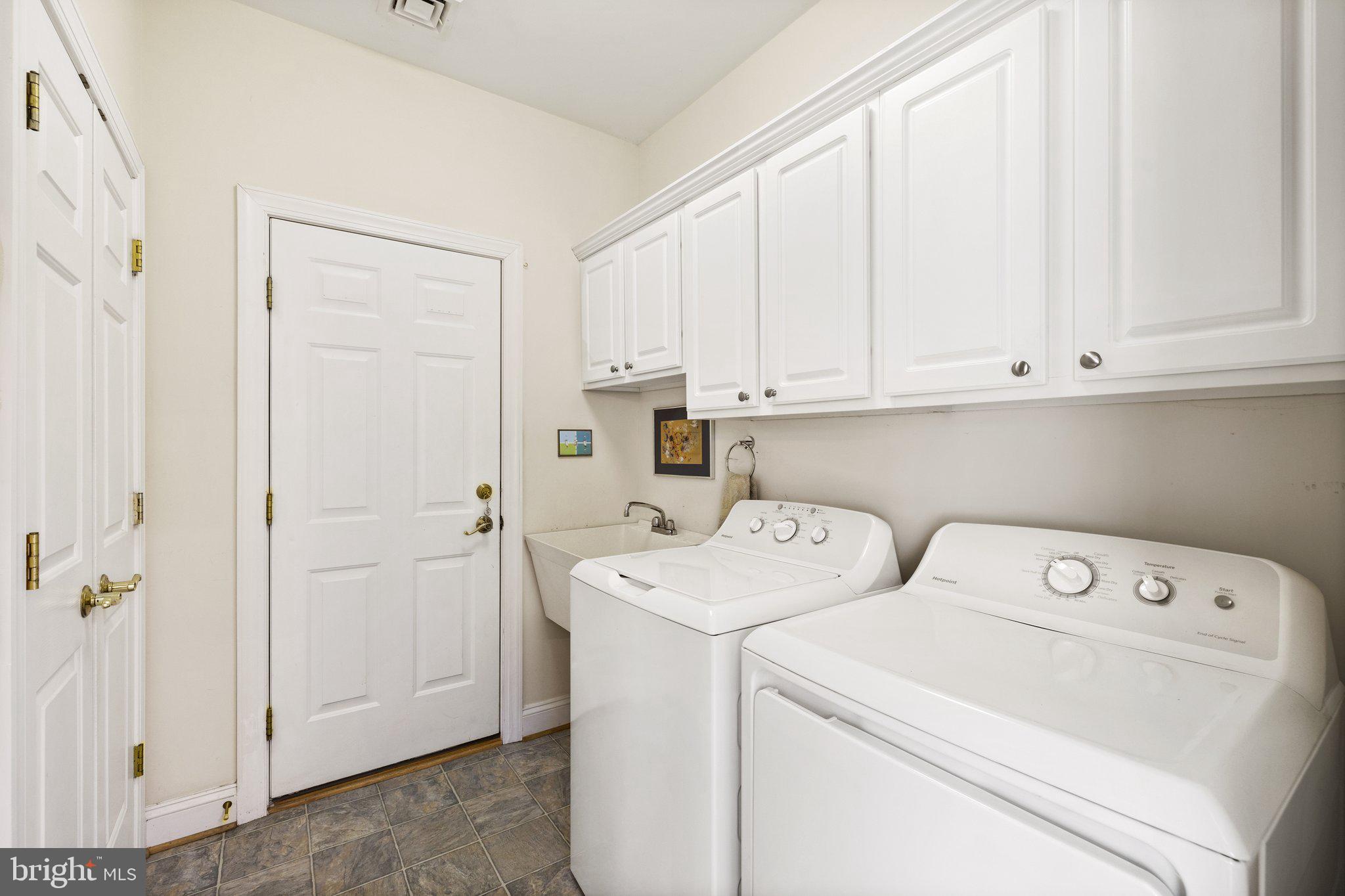 CARRIAGE HOUSE CHASE - Residential