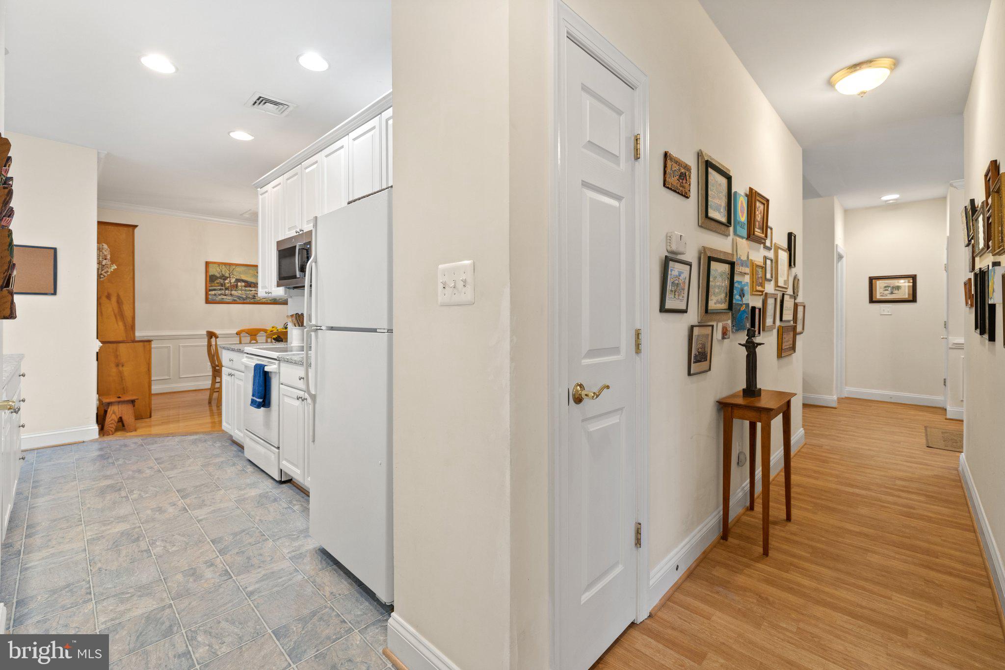 CARRIAGE HOUSE CHASE - Residential