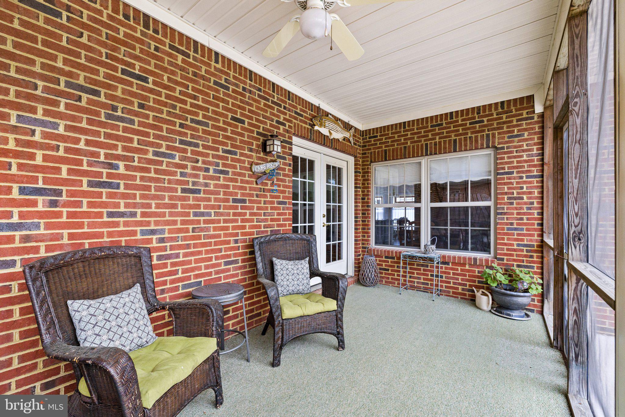 CARRIAGE HOUSE CHASE - Residential
