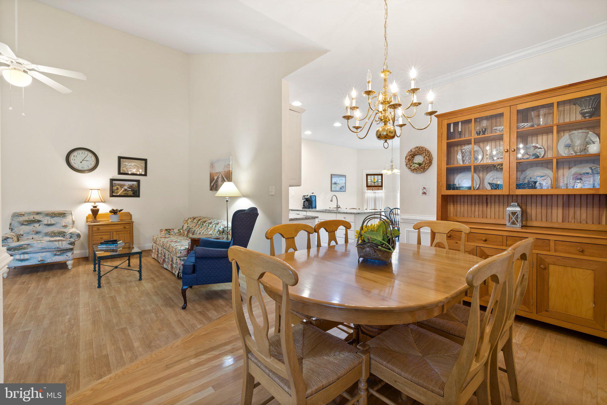 CARRIAGE HOUSE CHASE - Residential