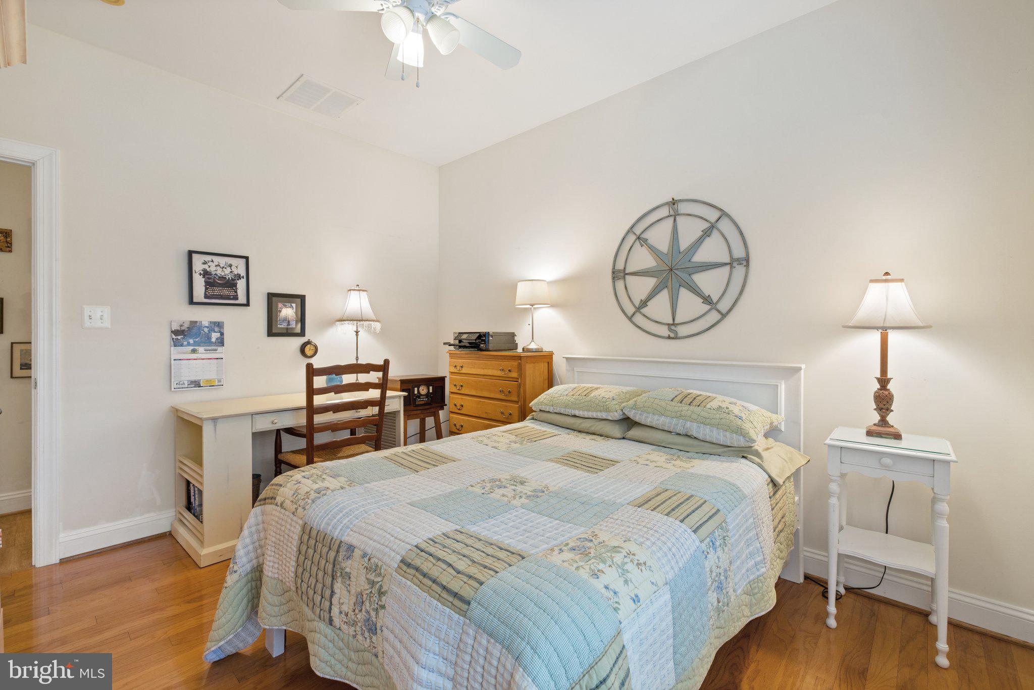 CARRIAGE HOUSE CHASE - Residential