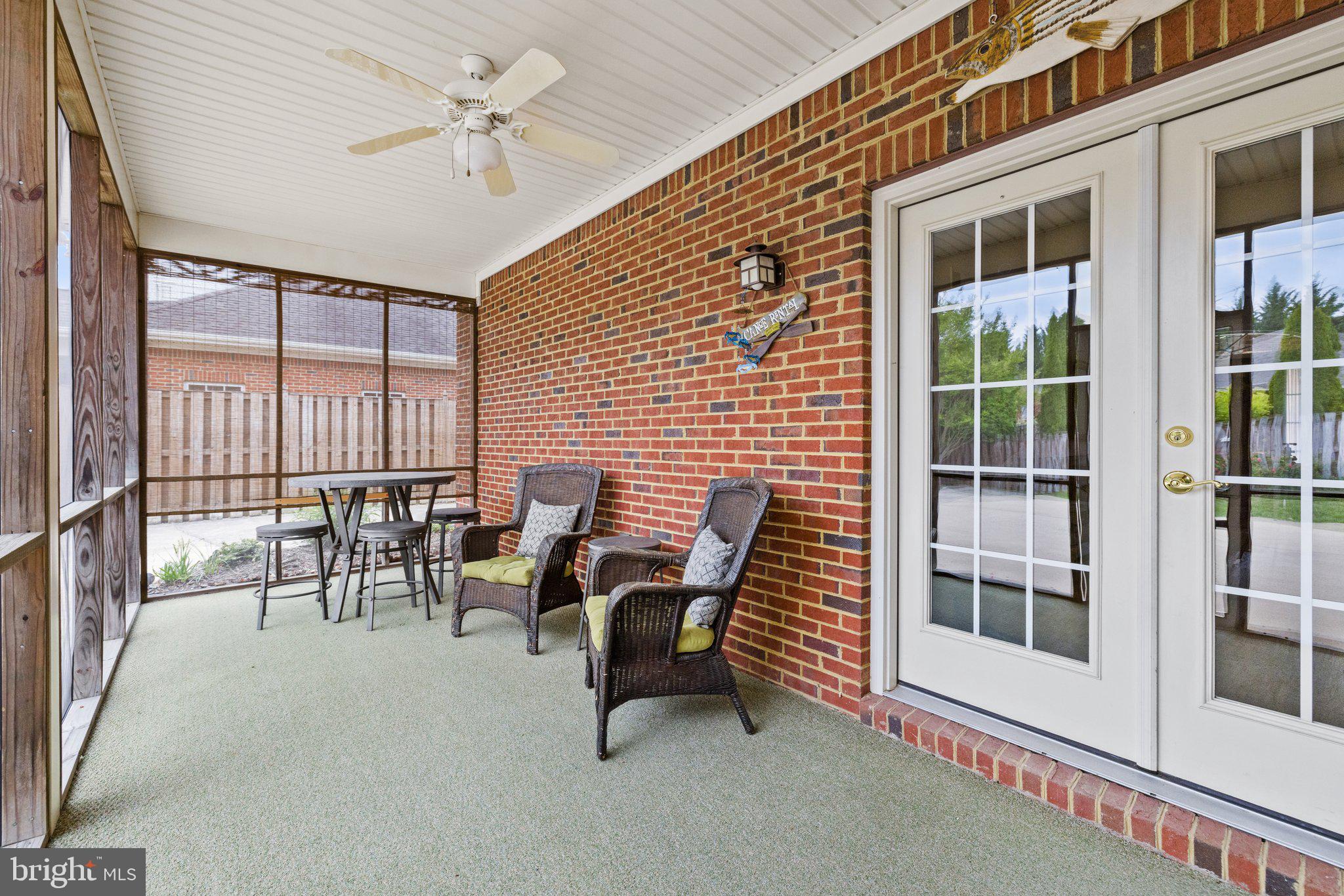 CARRIAGE HOUSE CHASE - Residential