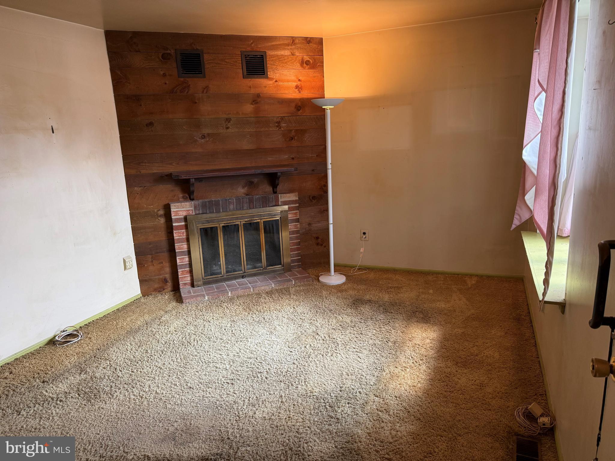 402 HOPKINS COURT