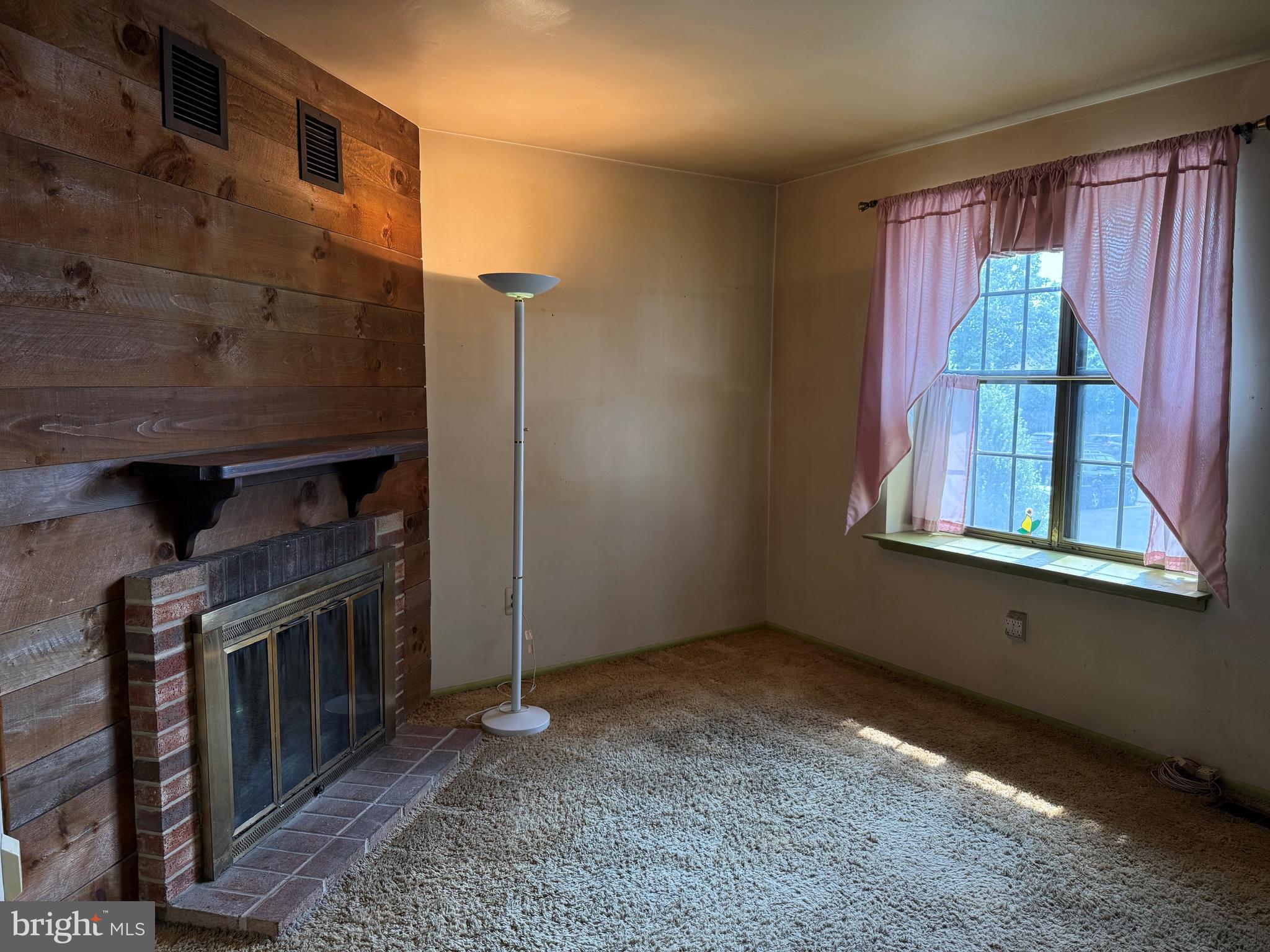 402 HOPKINS COURT