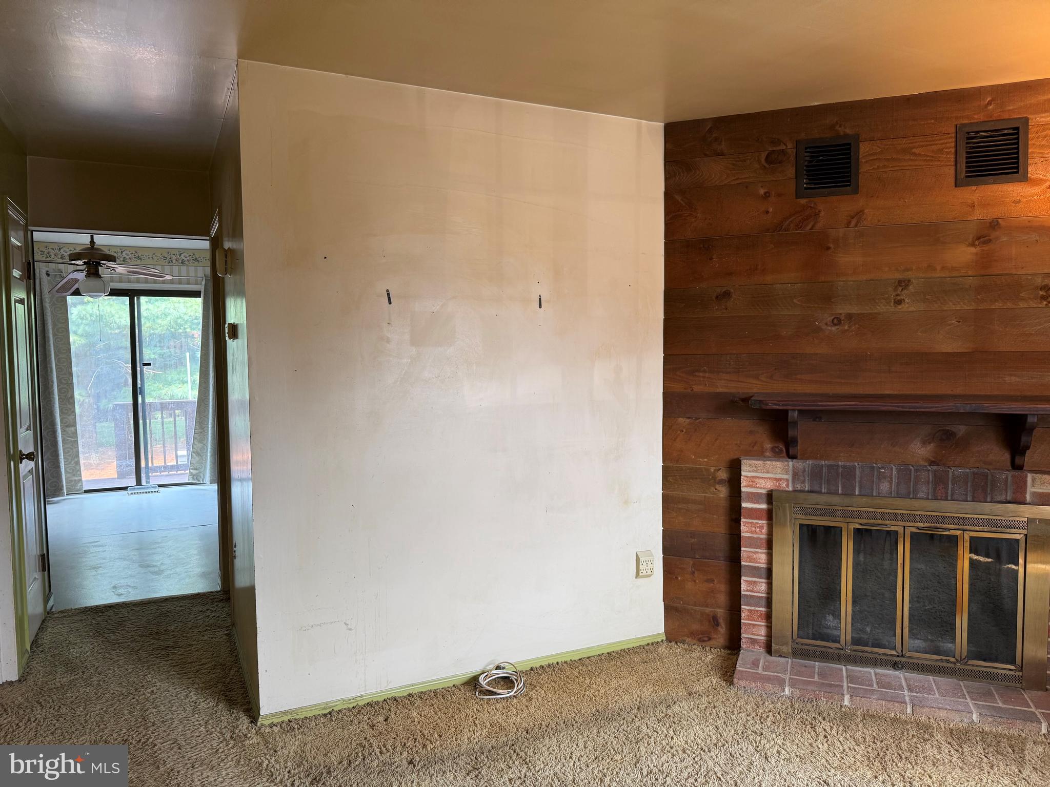 402 HOPKINS COURT