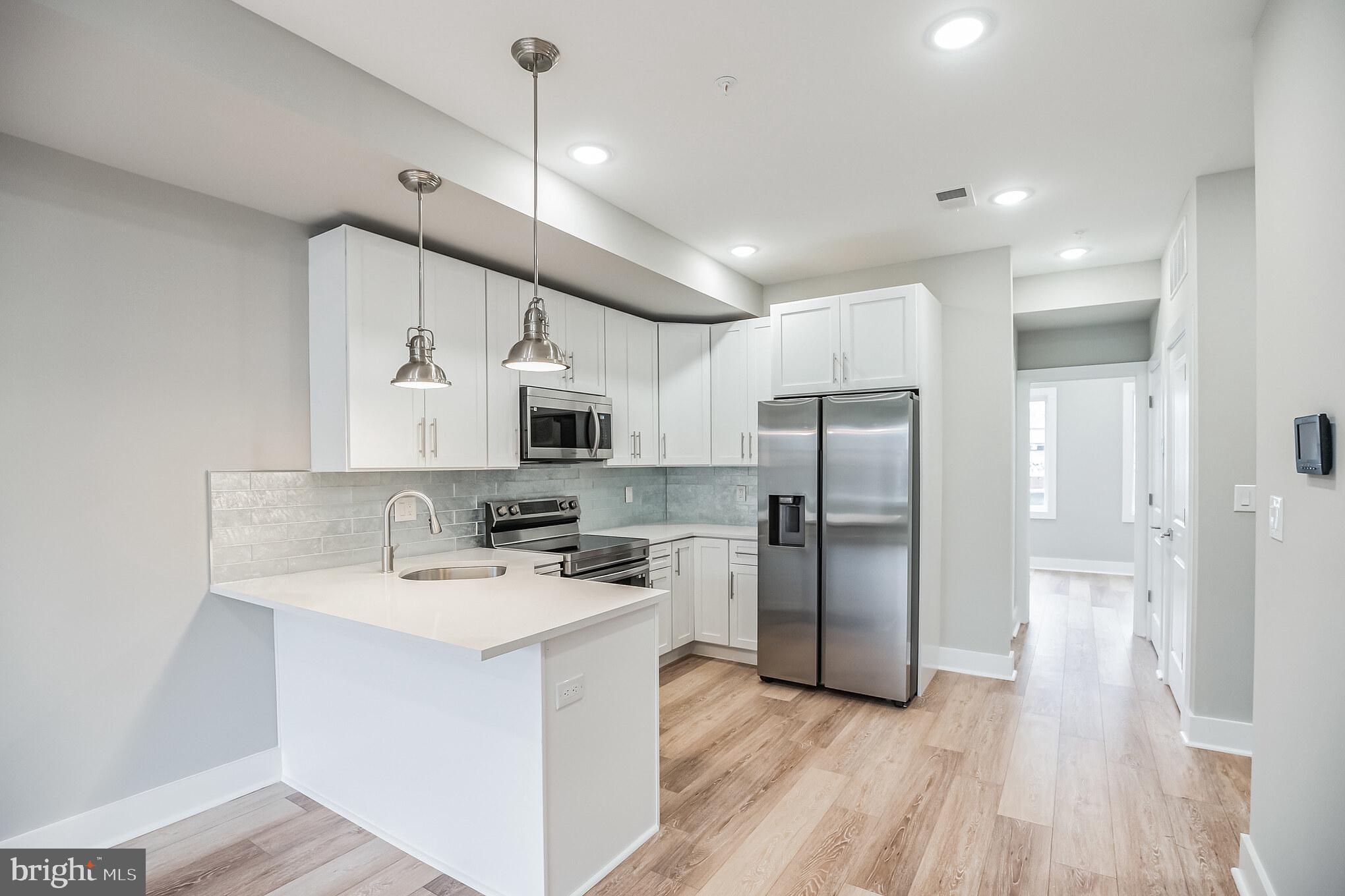 2216 EMERALD STREET |UNIT B