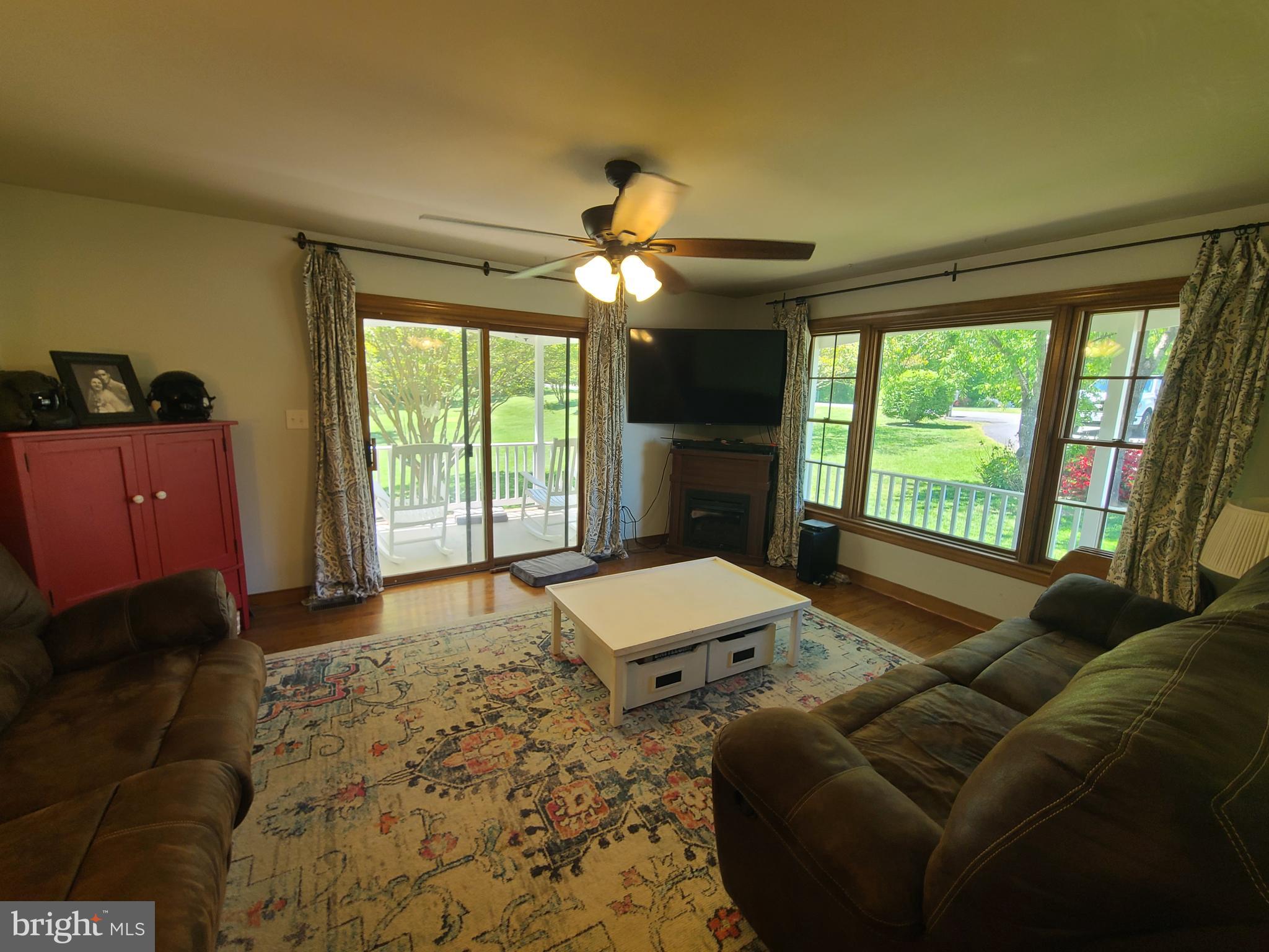 LOCH SELKIRK - Residential Lease