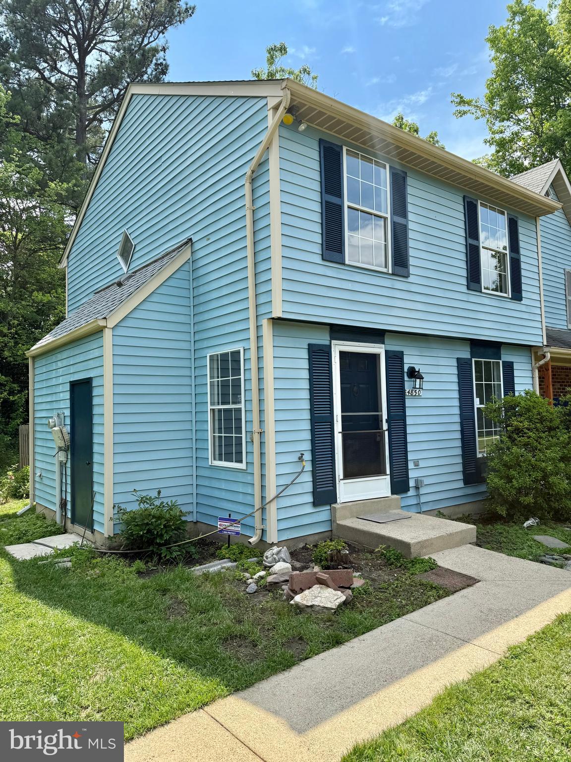 Immediate Occupancy!! Renovated and ready to go! Adorable, beautiful , semi detached home! large yard, own personal driveway, 2 large master bedrooms 2 full baths Updated kitchen with stainless appliances, granite countertops, deck and private yard. Community pool, and rec facilities!!