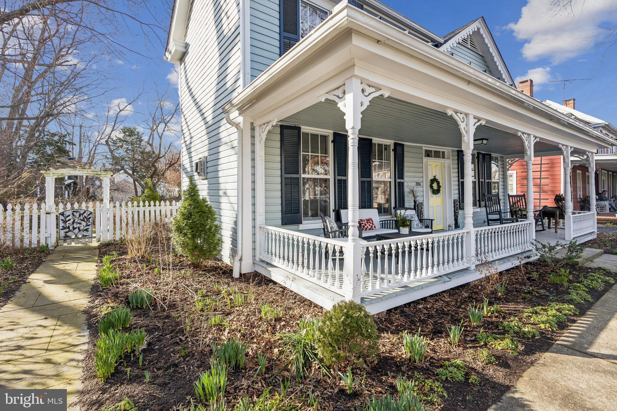 106 CHESTNUT STREET E