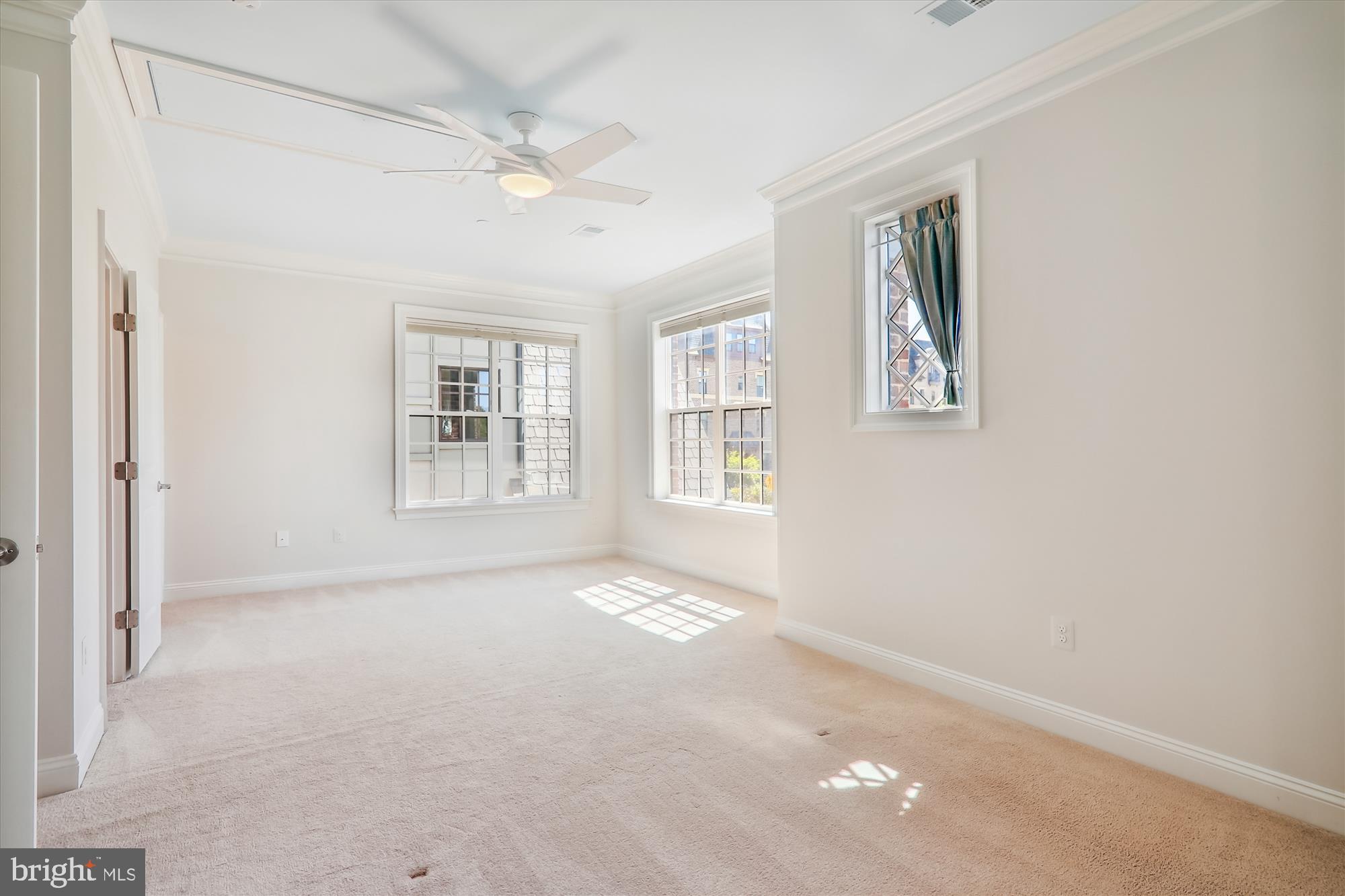 CROWN FARM - Residential