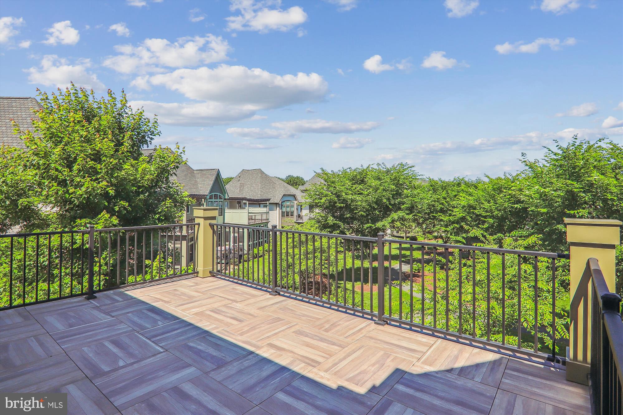 CROWN FARM - Residential