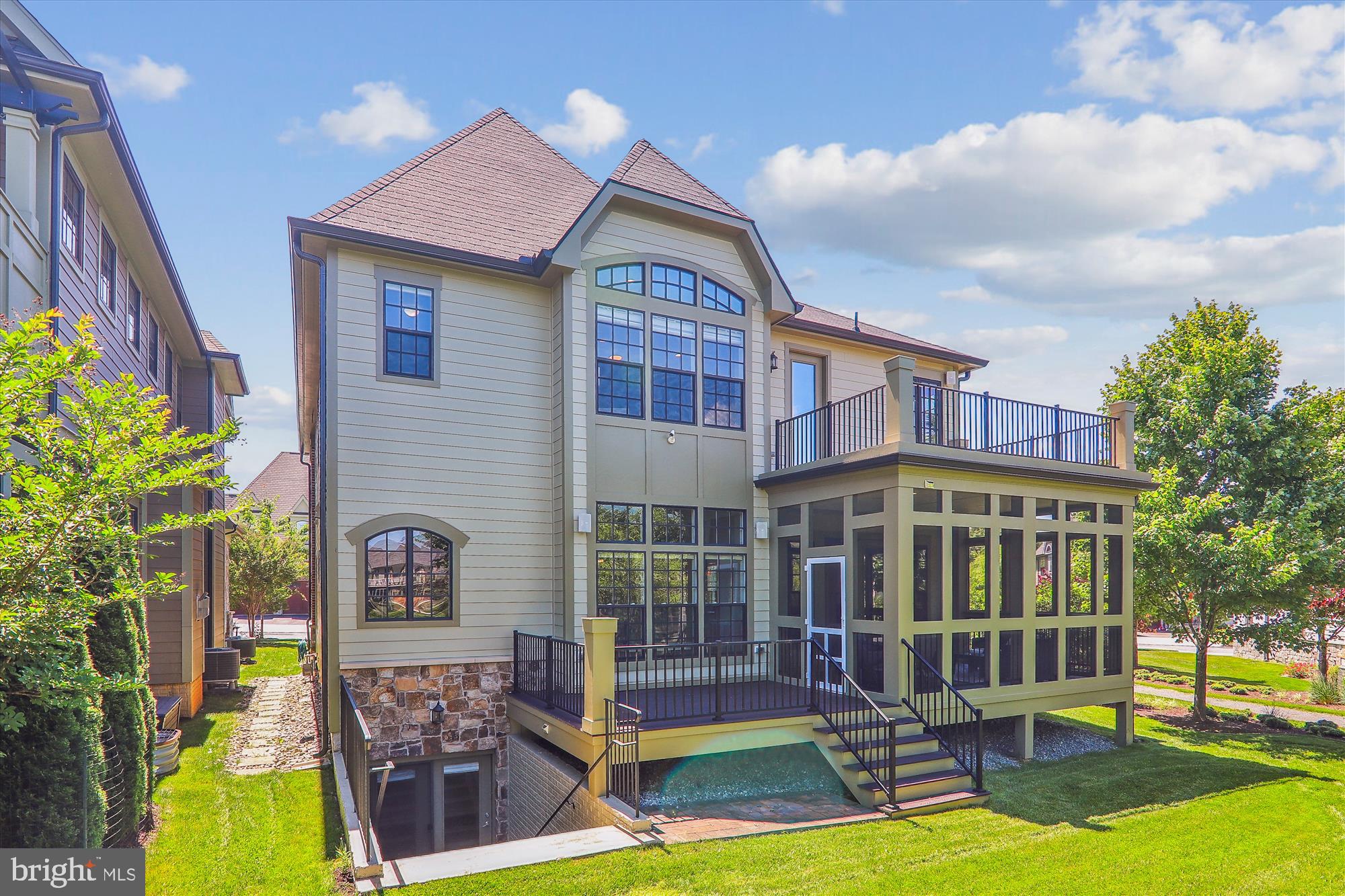 CROWN FARM - Residential