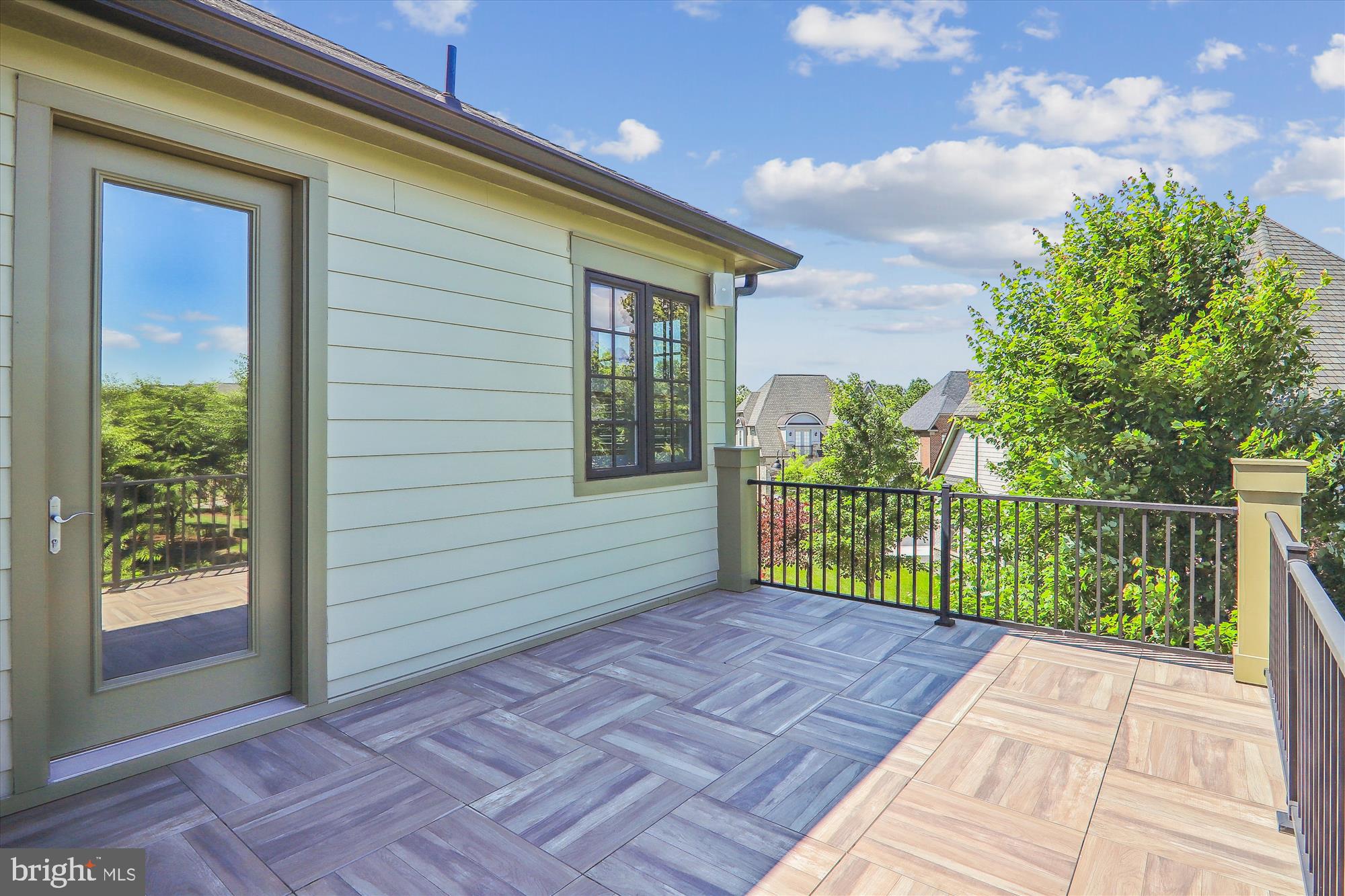 CROWN FARM - Residential