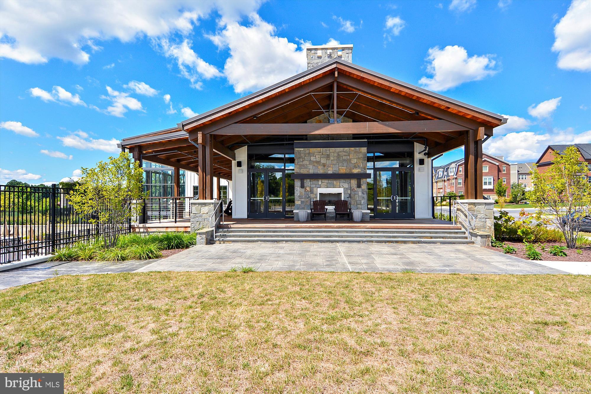 CROWN FARM - Residential