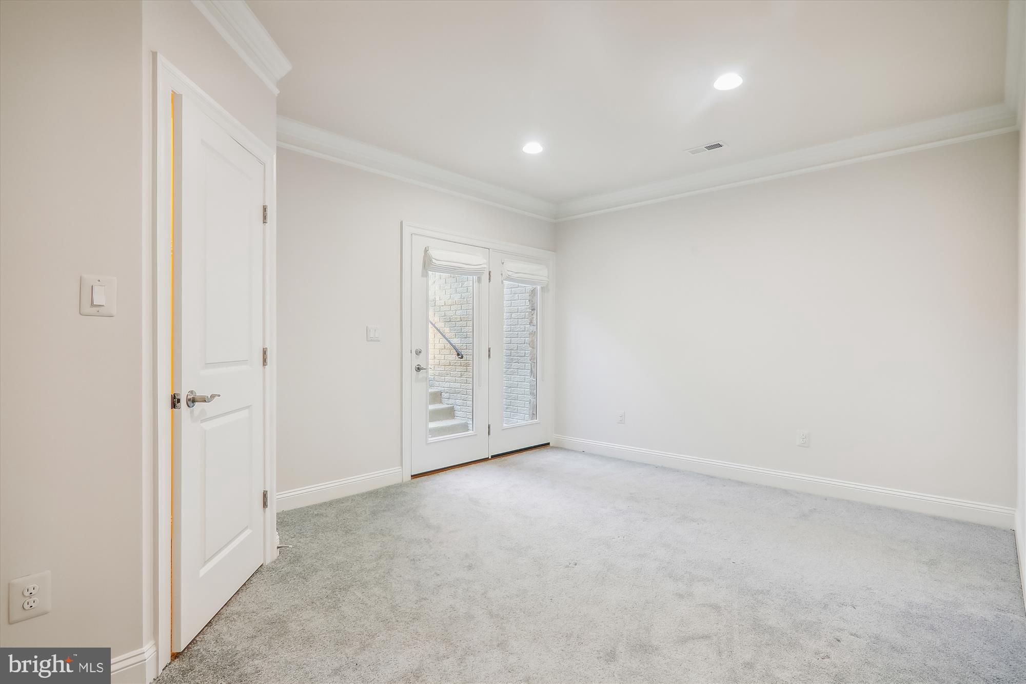 CROWN FARM - Residential