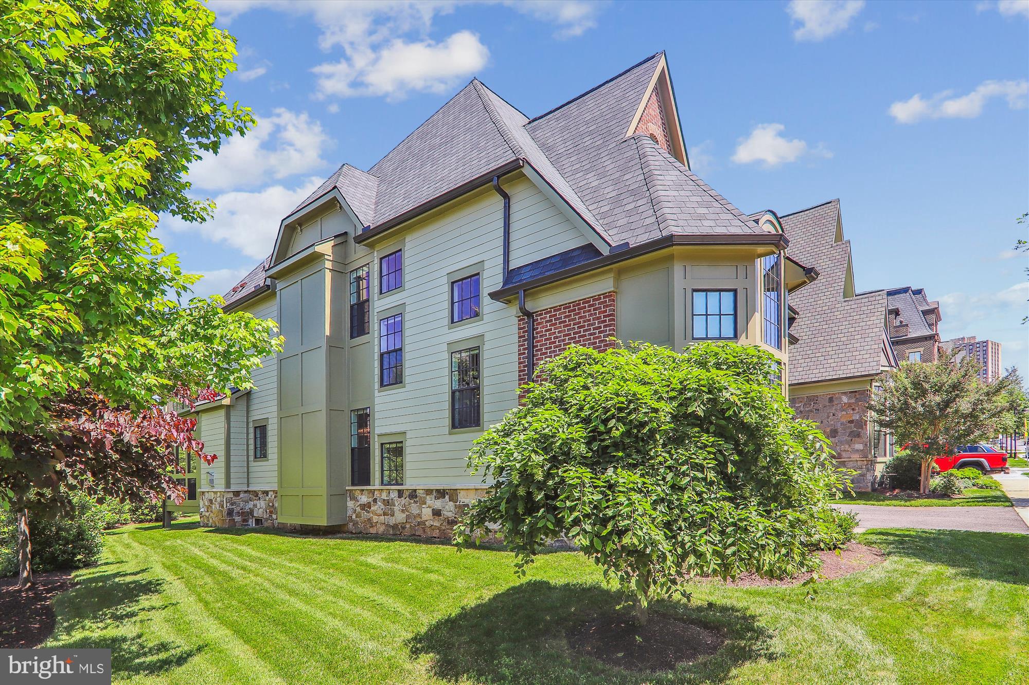 CROWN FARM - Residential