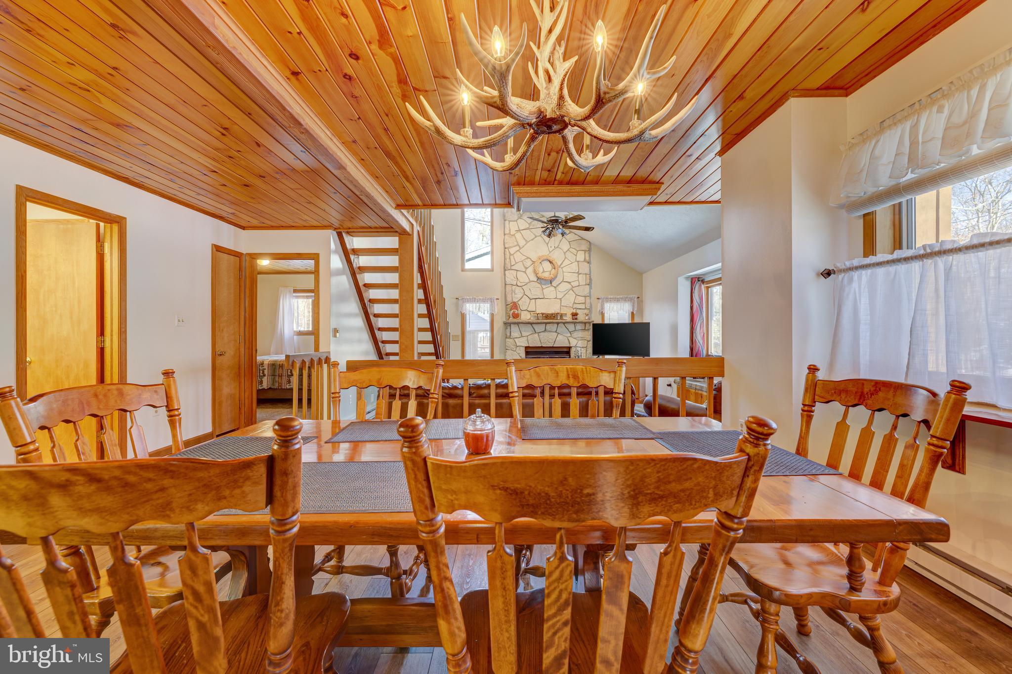 ARROWHEAD  LAKES - Residential