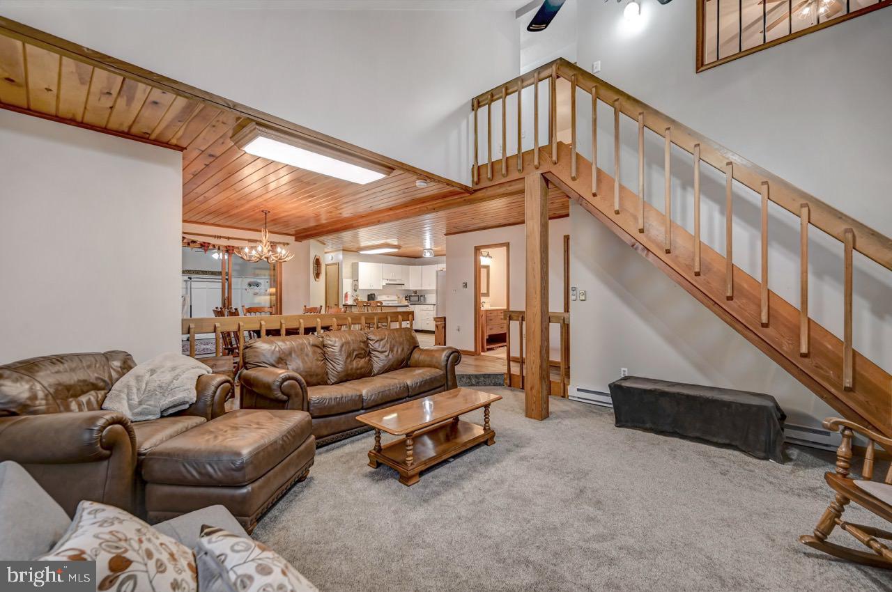 ARROWHEAD  LAKES - Residential