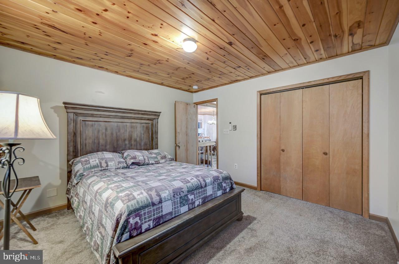 ARROWHEAD  LAKES - Residential