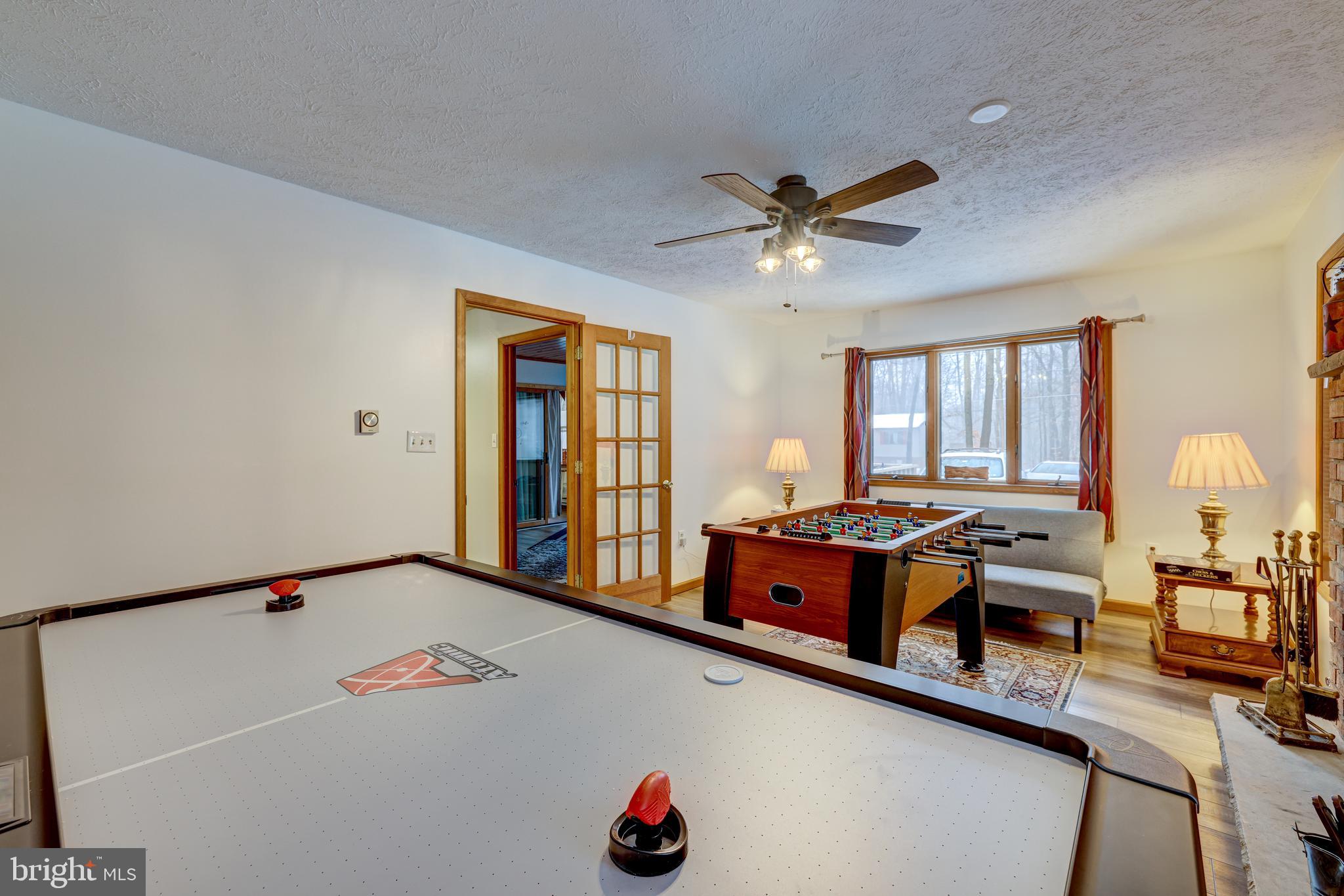 ARROWHEAD  LAKES - Residential