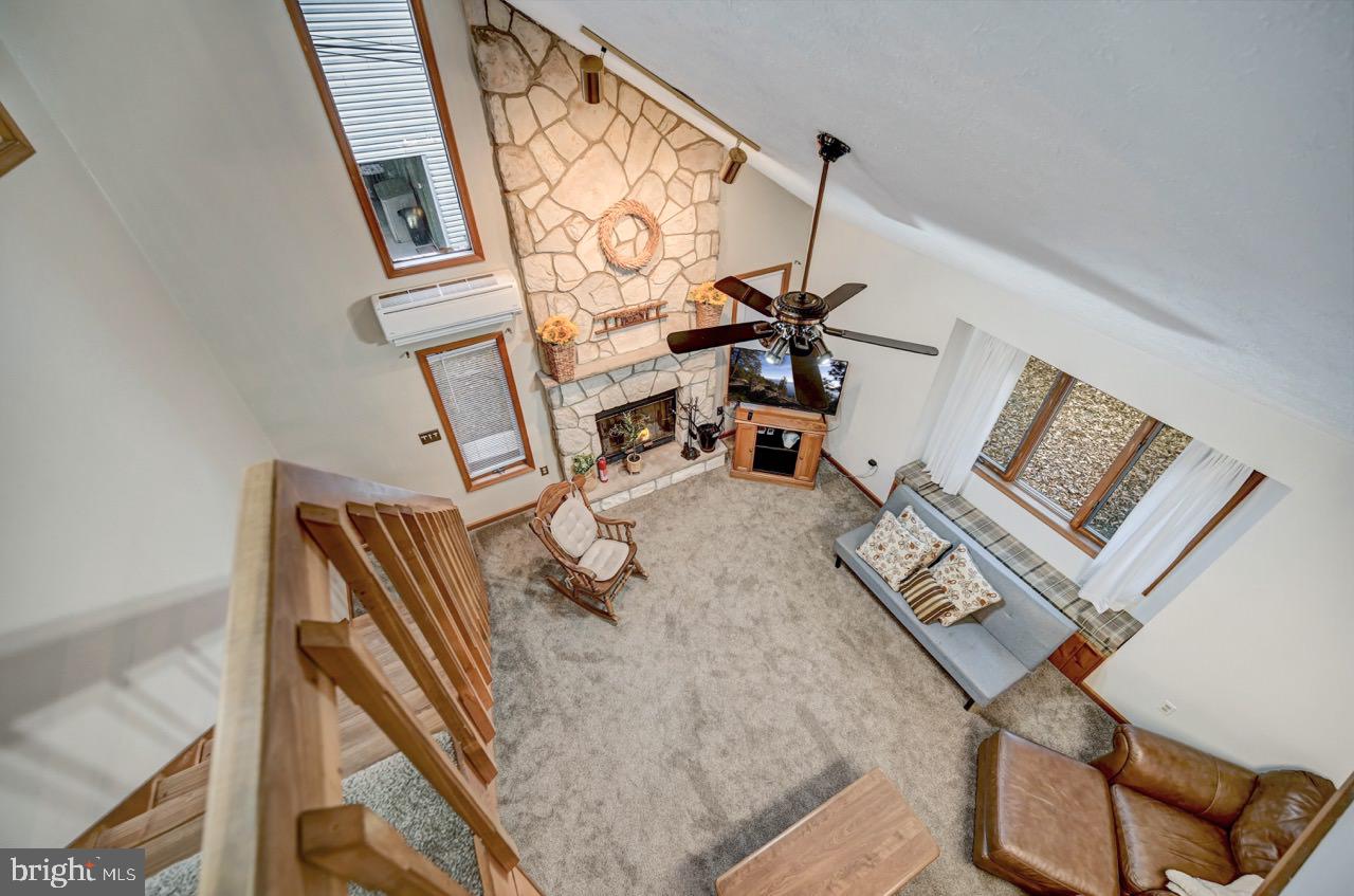 ARROWHEAD  LAKES - Residential