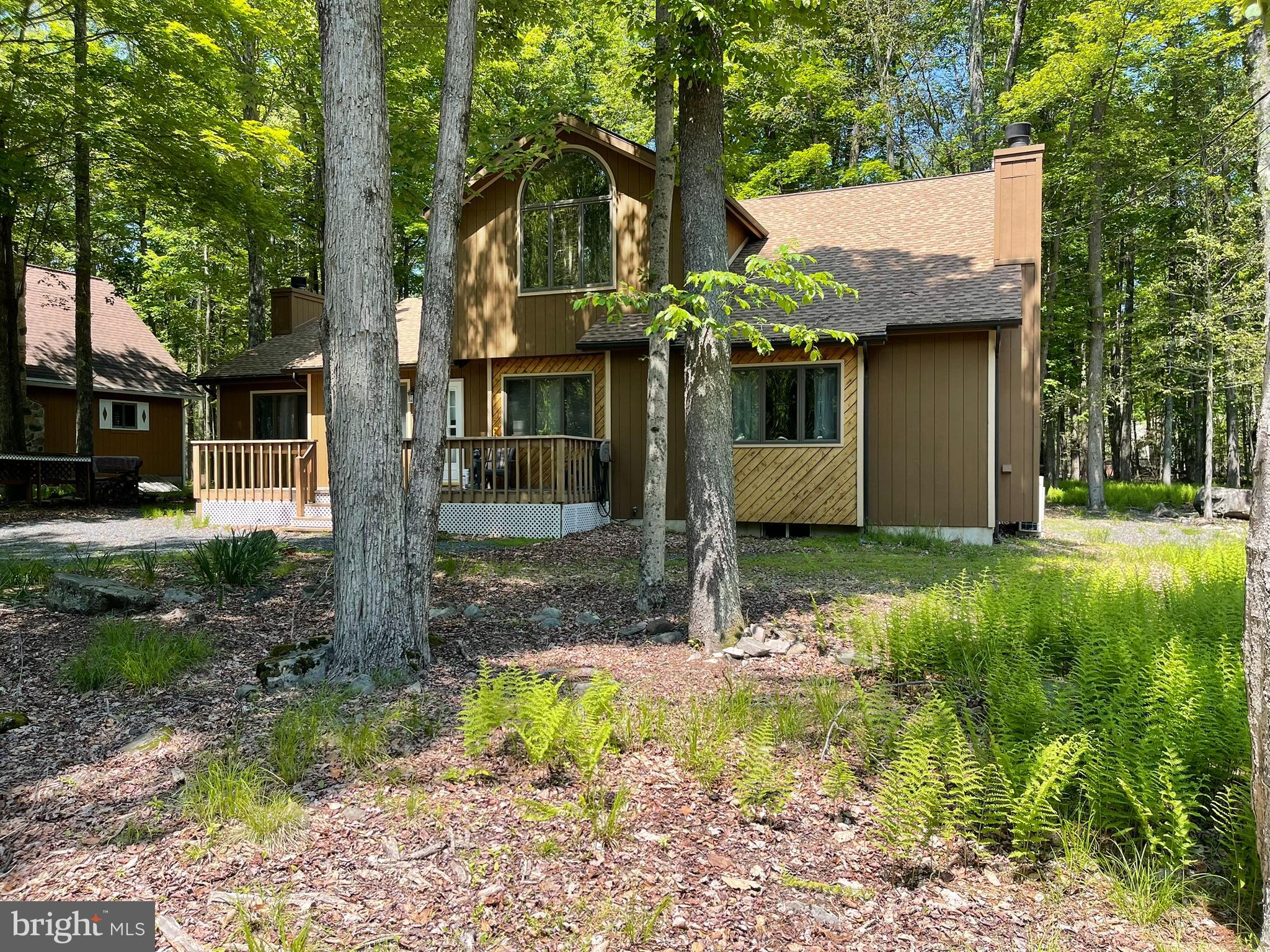 ARROWHEAD  LAKES - Residential