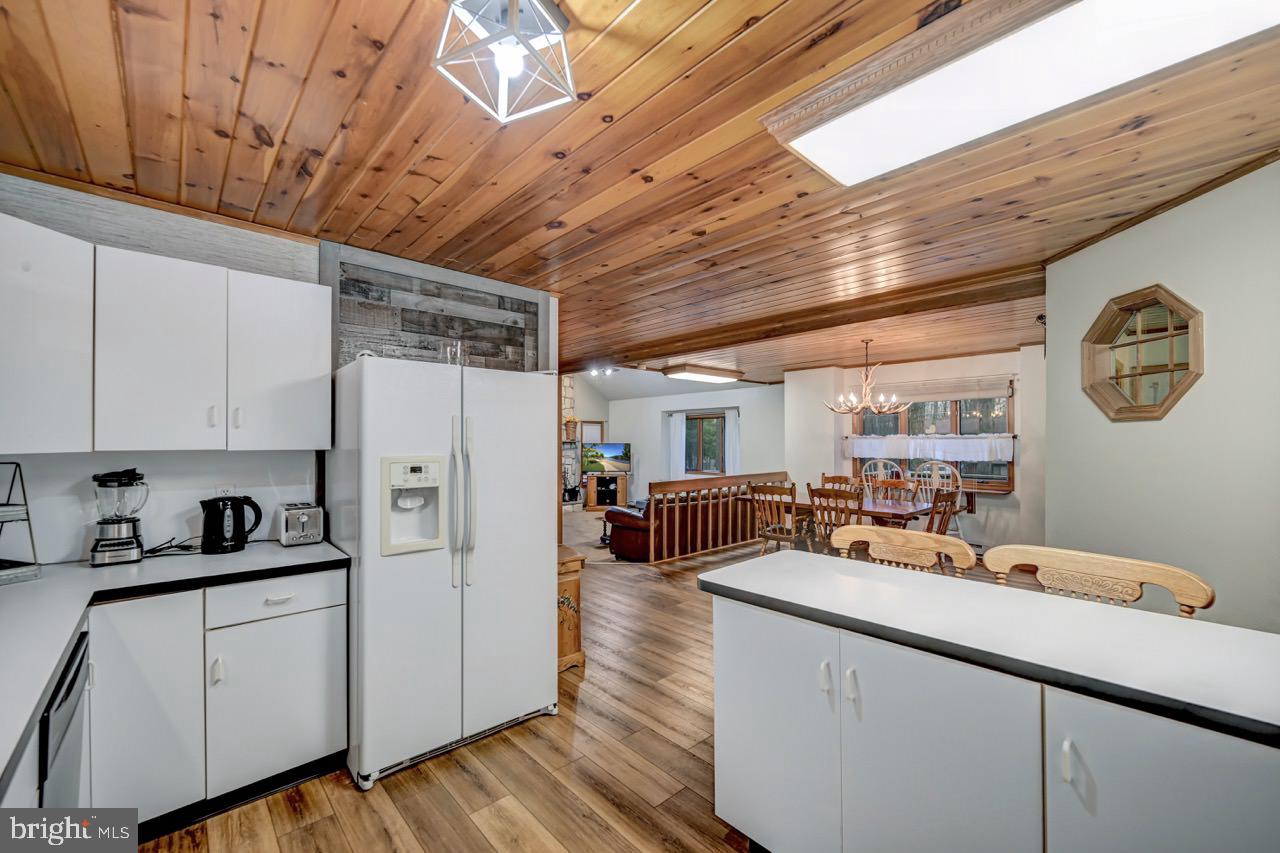 ARROWHEAD  LAKES - Residential