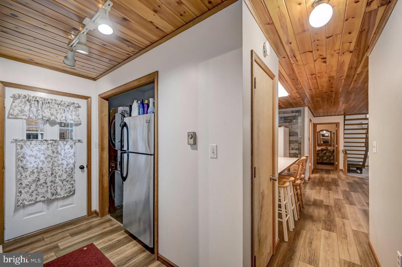 ARROWHEAD  LAKES - Residential