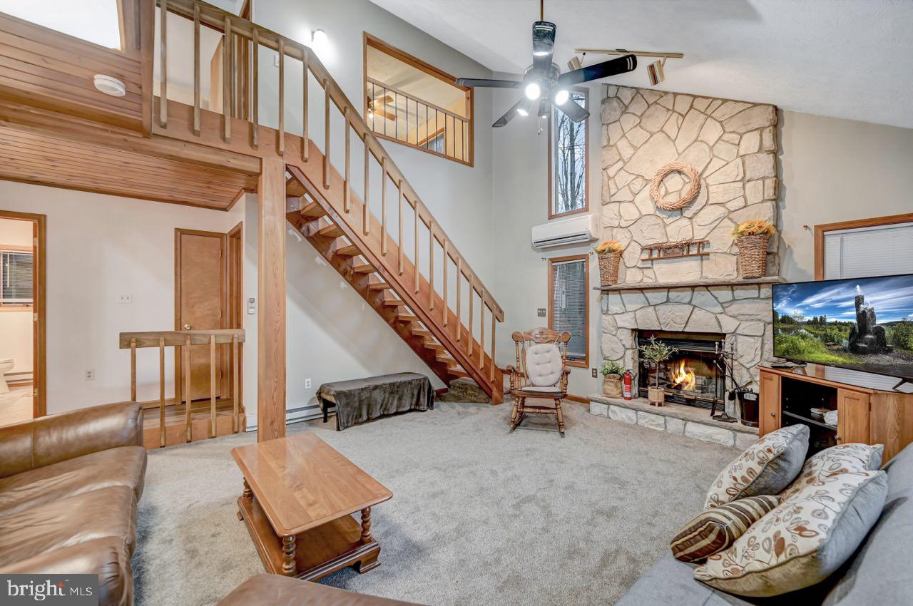 ARROWHEAD  LAKES - Residential