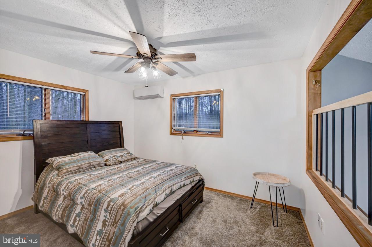 ARROWHEAD  LAKES - Residential