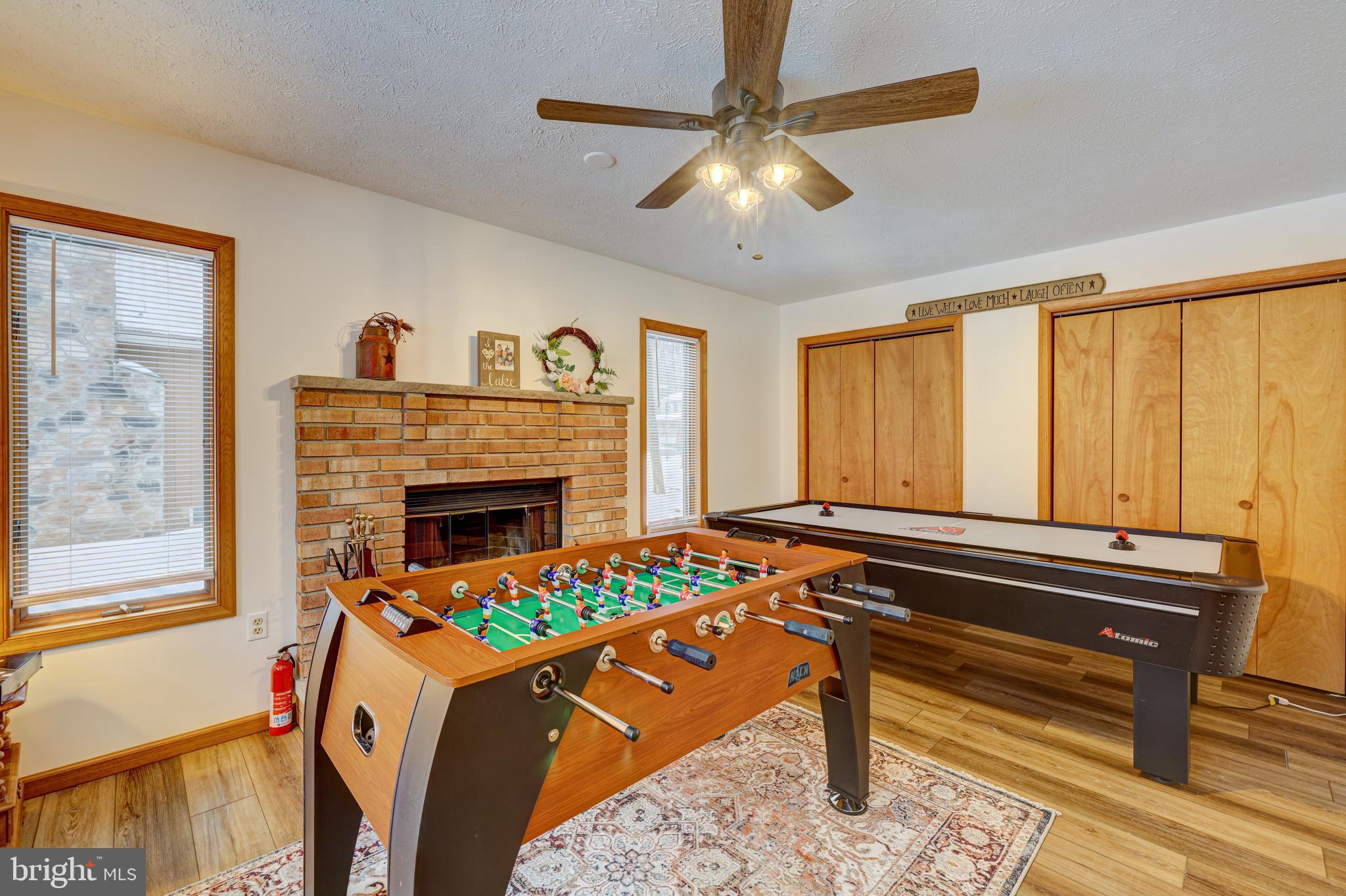 ARROWHEAD  LAKES - Residential
