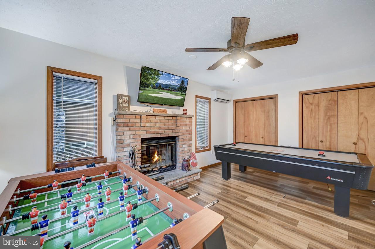 ARROWHEAD  LAKES - Residential