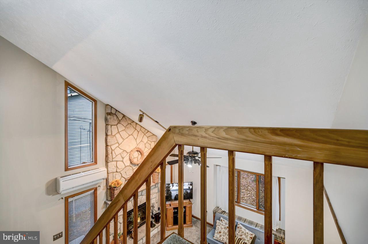 ARROWHEAD  LAKES - Residential