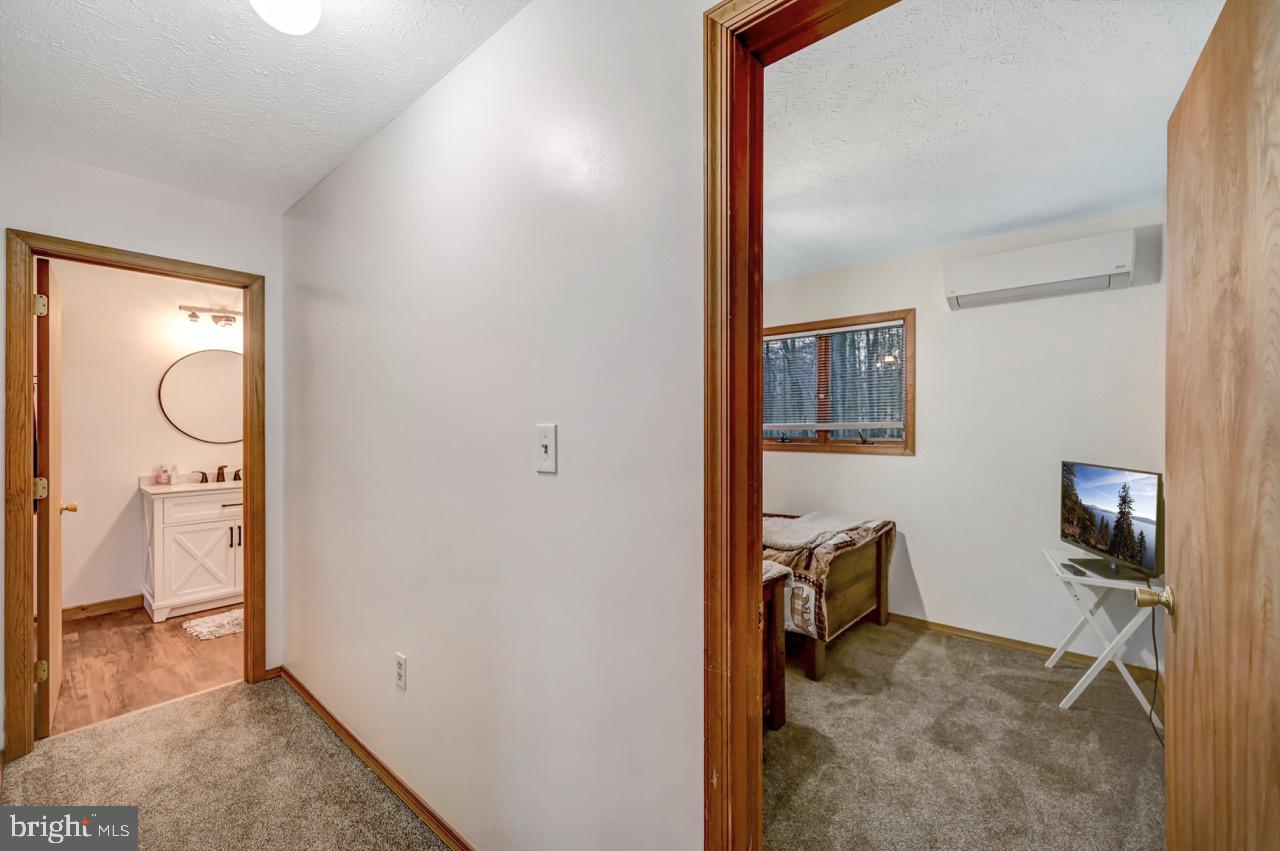 ARROWHEAD  LAKES - Residential
