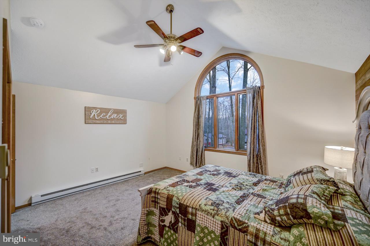ARROWHEAD  LAKES - Residential