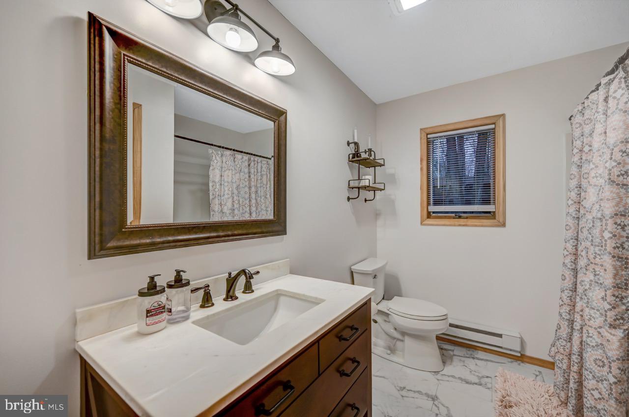 ARROWHEAD  LAKES - Residential
