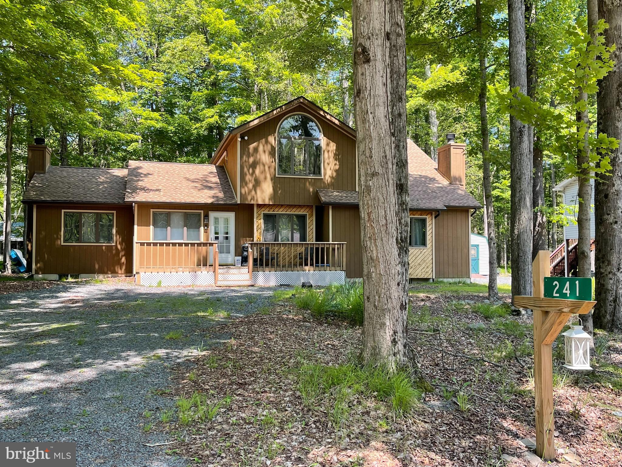 ARROWHEAD  LAKES - Residential