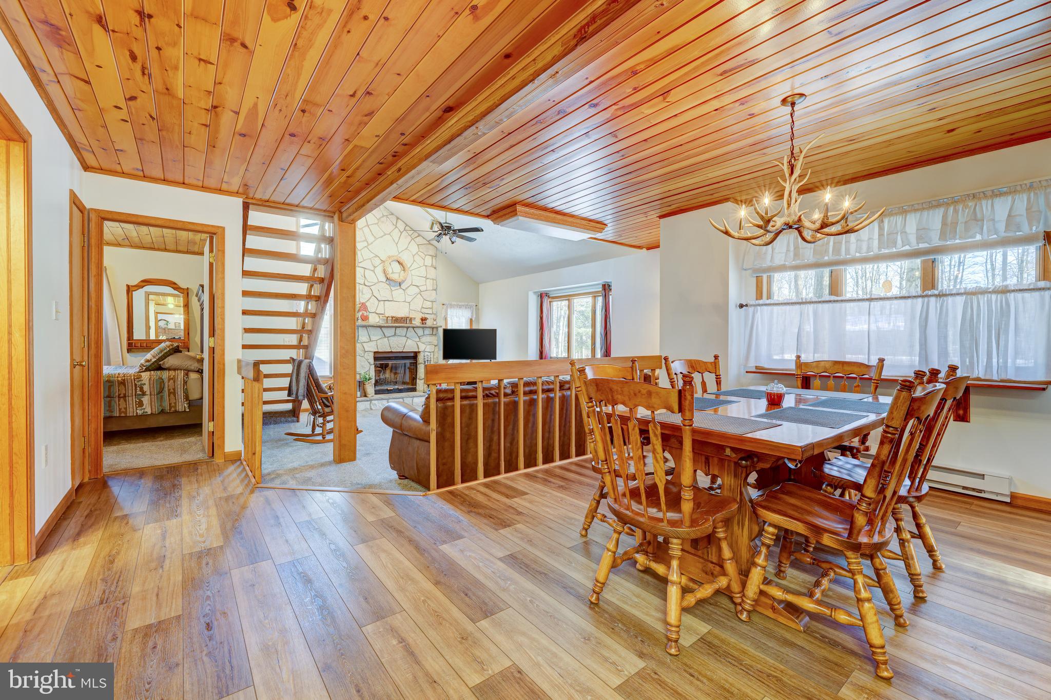 ARROWHEAD  LAKES - Residential