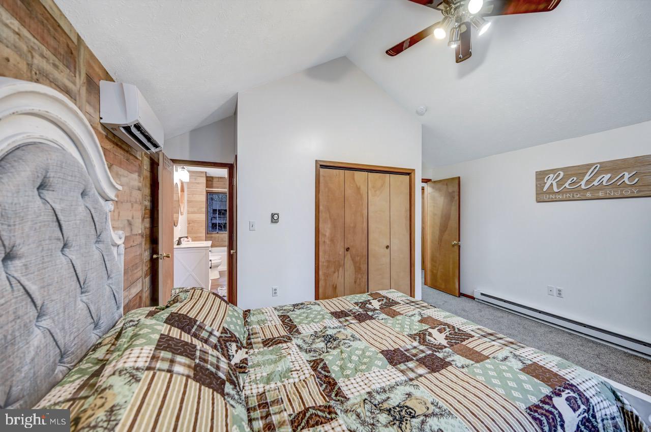 ARROWHEAD  LAKES - Residential