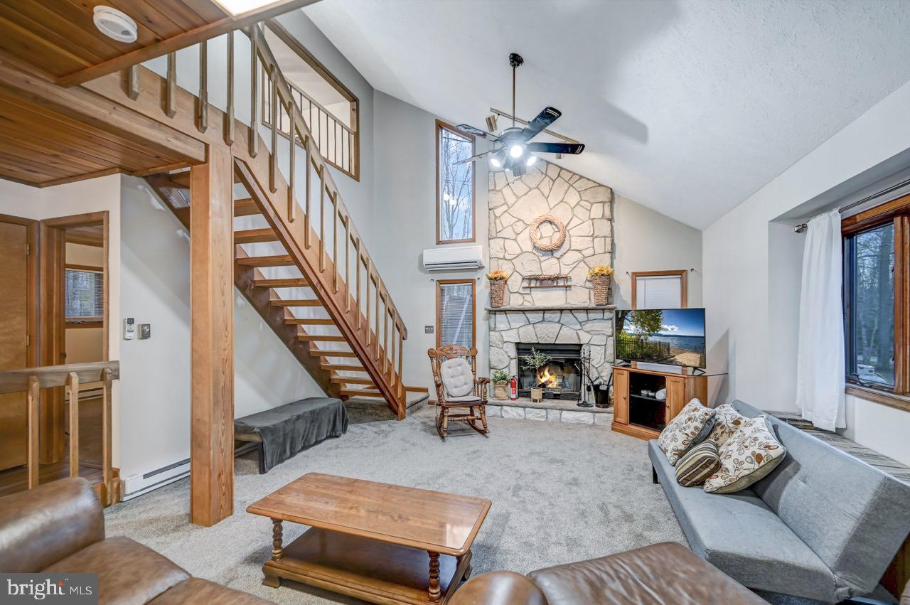 ARROWHEAD  LAKES - Residential