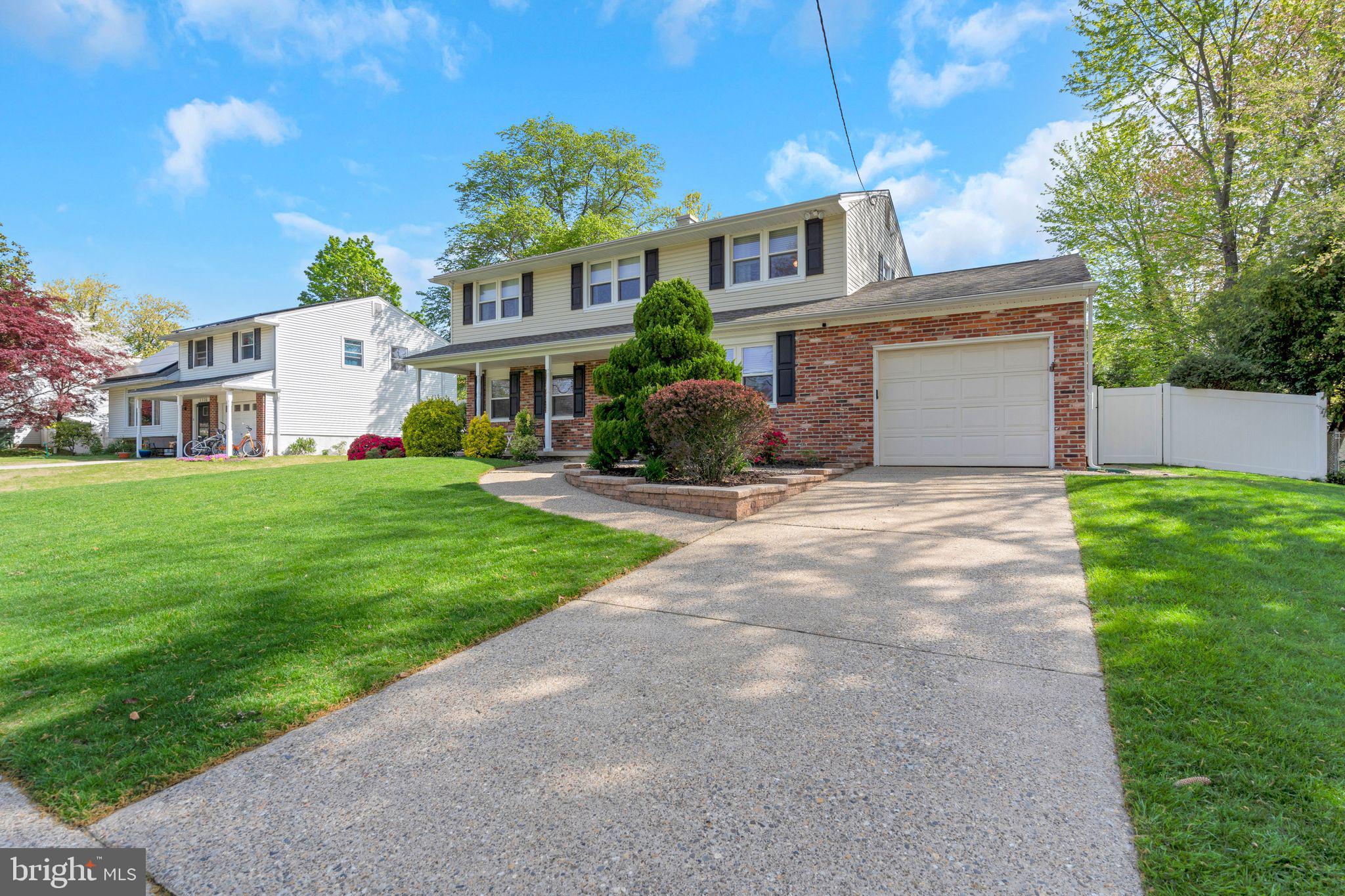 1522 LONGFELLOW DRIVE