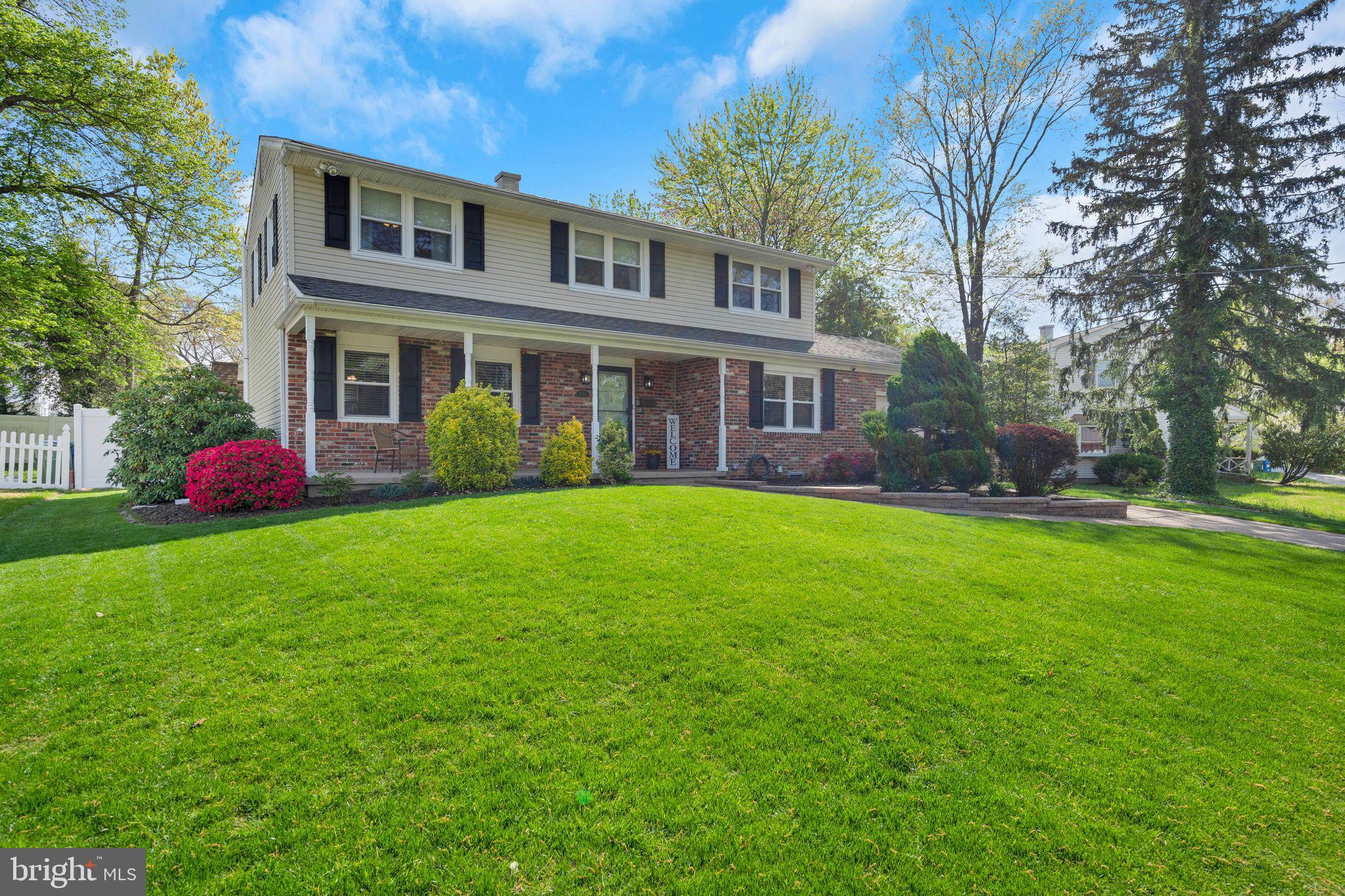 1522 LONGFELLOW DRIVE