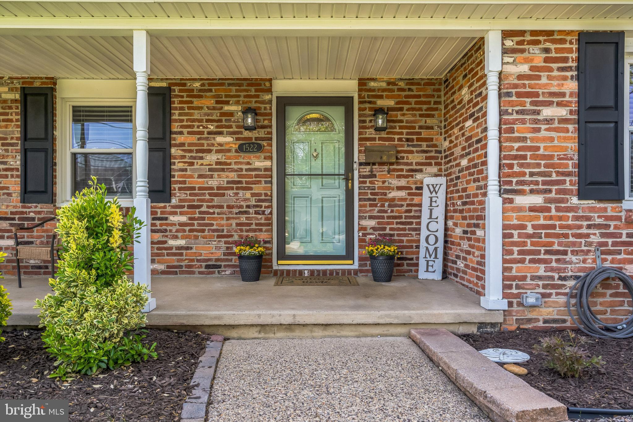 1522 LONGFELLOW DRIVE