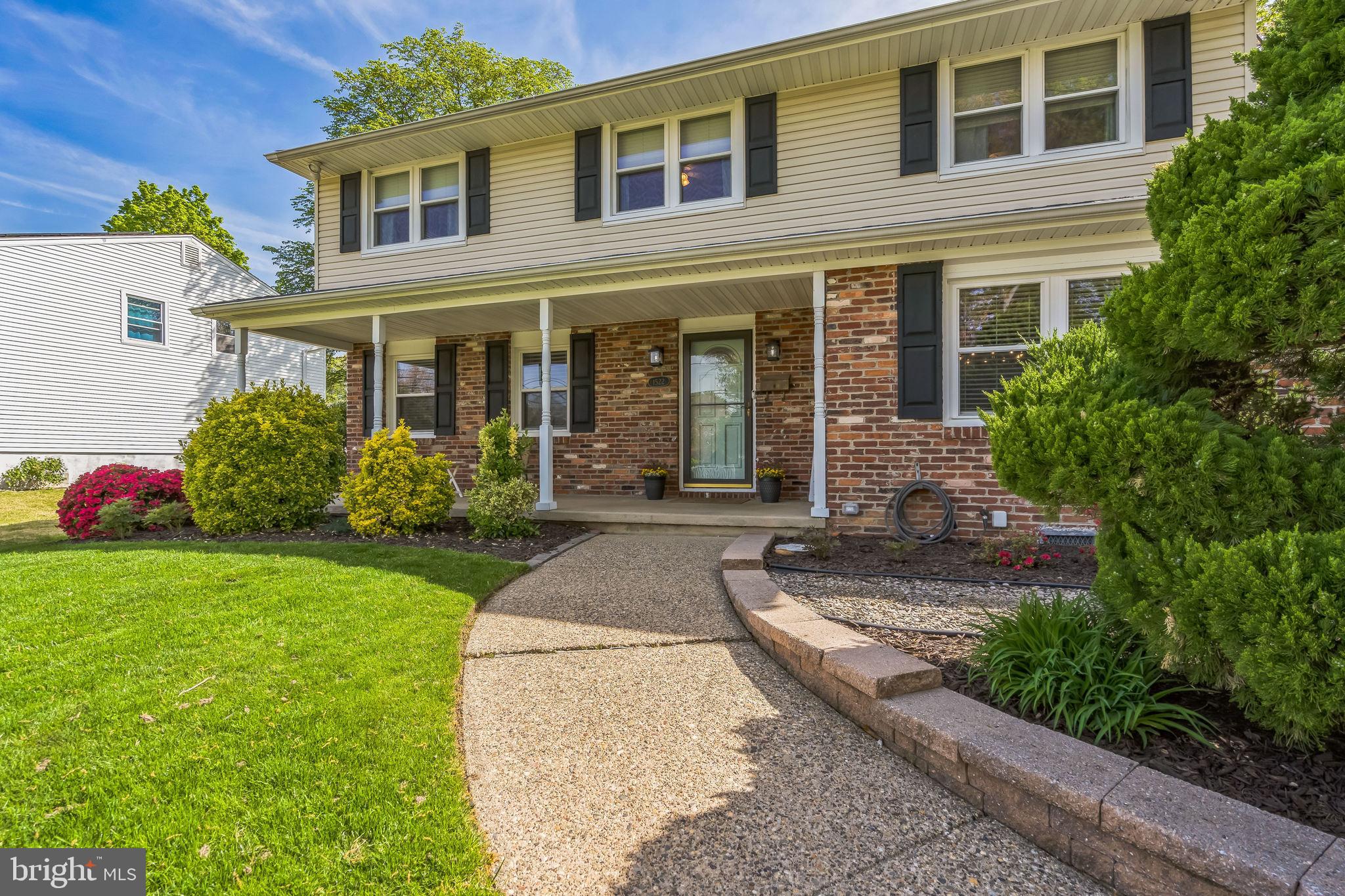1522 LONGFELLOW DRIVE