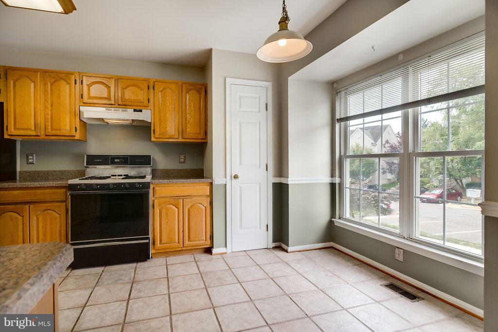 COMPTON VALLEY ESTATES - Residential Lease