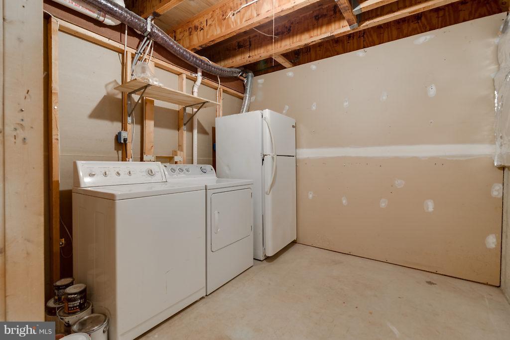 COMPTON VALLEY ESTATES - Residential Lease