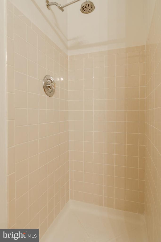 COMPTON VALLEY ESTATES - Residential Lease