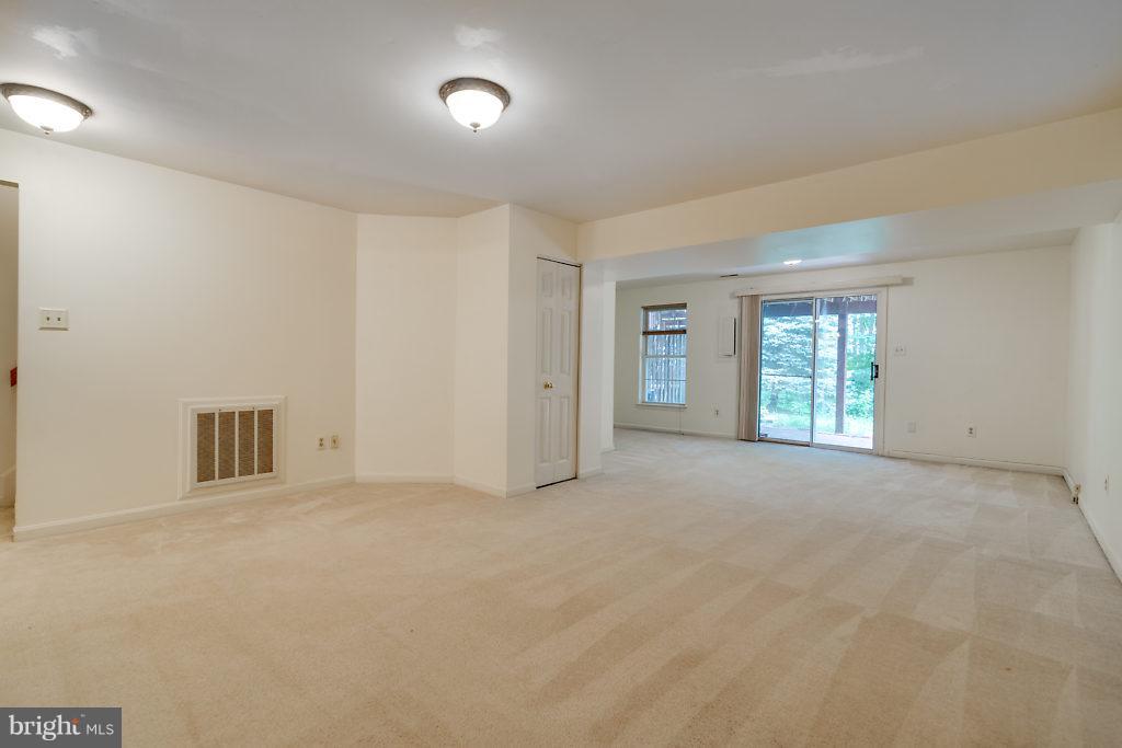 COMPTON VALLEY ESTATES - Residential Lease